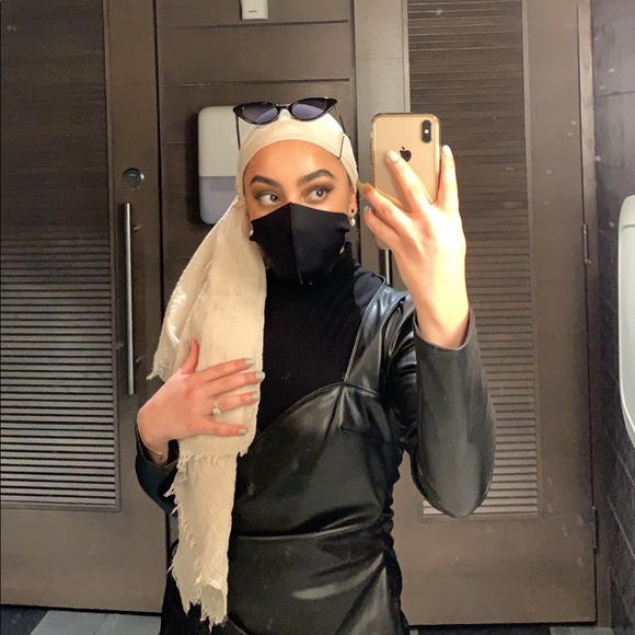 Meet your Posher, Yara - Picture 1 of 1